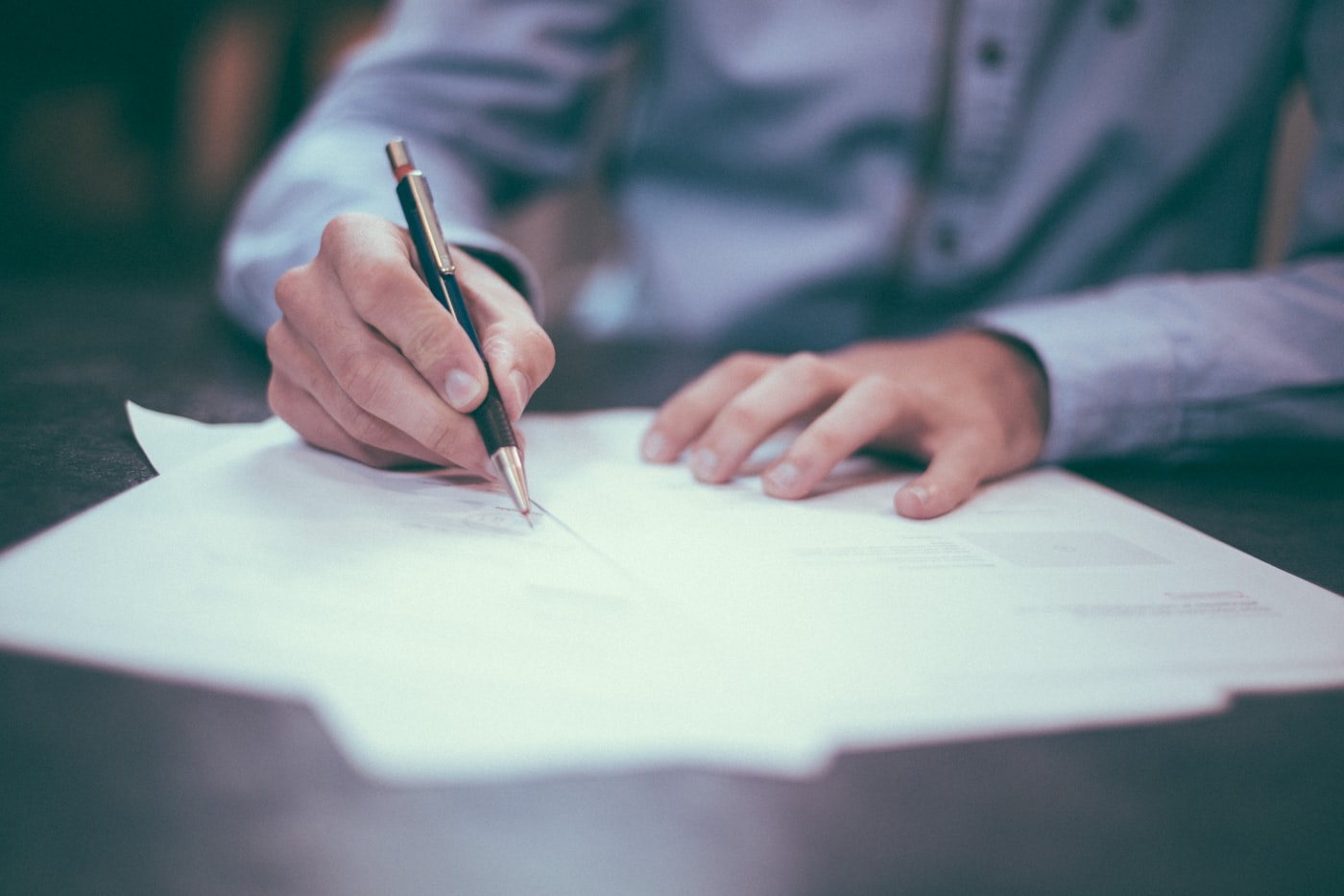 Signature d'un document administratif