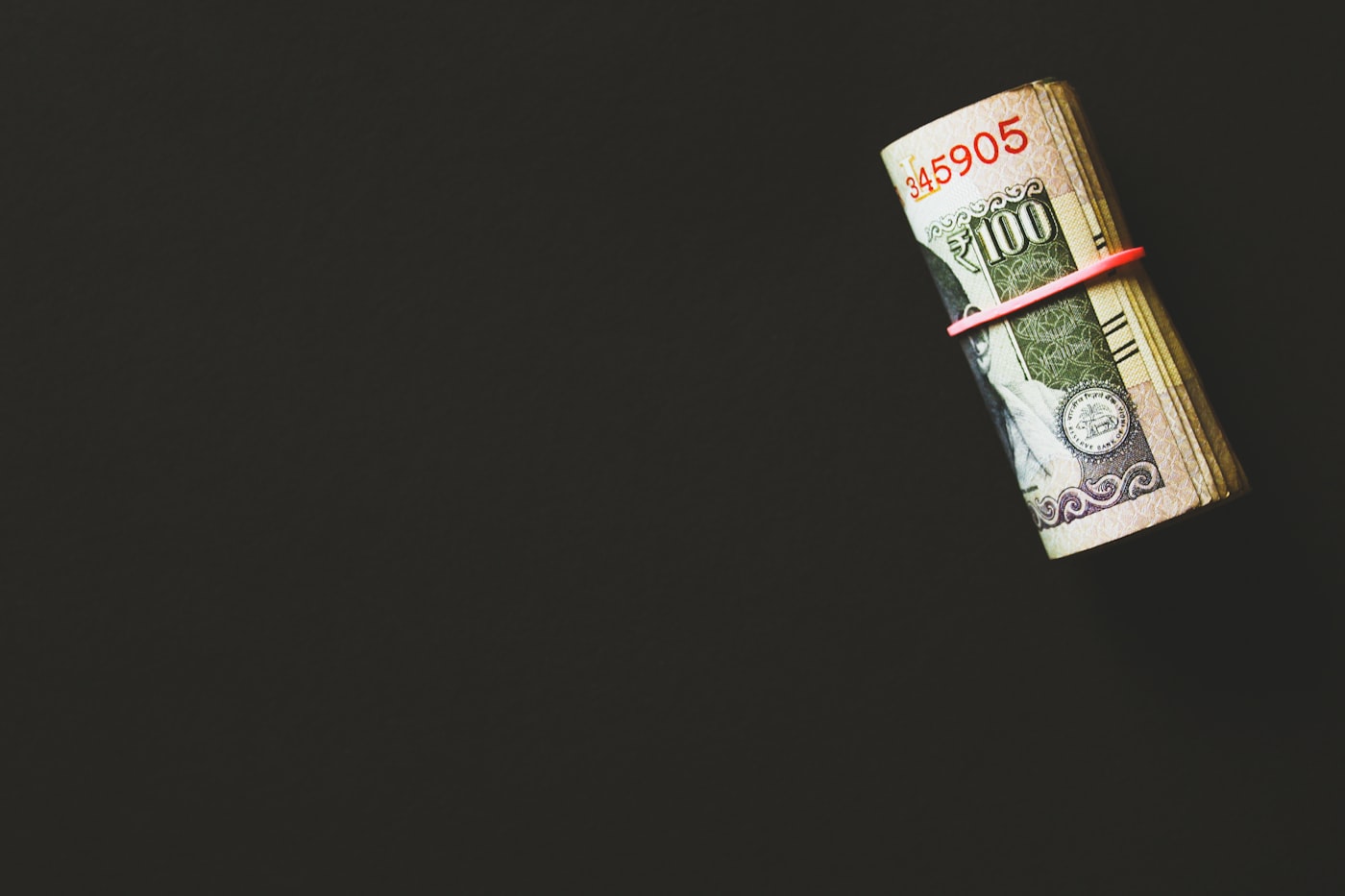 Billets de banque enroulés